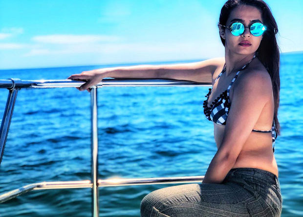 Surveen Chawla flaunting her hot her body